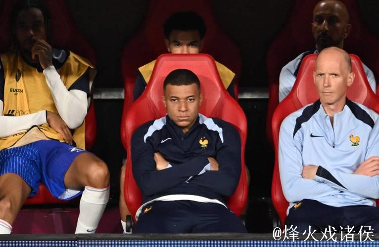 今晚会上吗?记者:姆巴佩赛前没和其他替补球员 今晚会上吗?记者:姆巴佩赛前没和其他替补球员