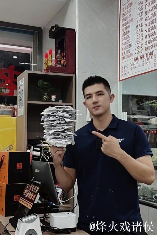 25岁职业球员改行卖肠粉:对中国足球死心了 25岁职业球员改行卖肠粉:对中国足球死心了